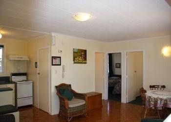 Airport Motel @ Rainbow Point Motel3