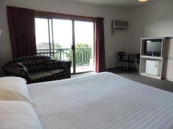 คอมฟอร์ต อินน์ เดอะเลค (Comfort Inn The Lakes)1