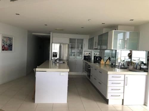 Deluxe Three-Bedroom Spa Apartment with Ocean View