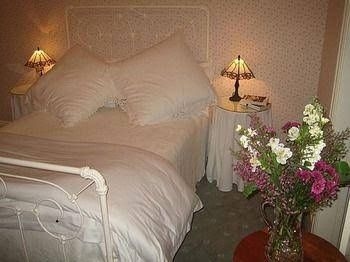 Strathburn Cottage Boutique Bed & Breakfast3