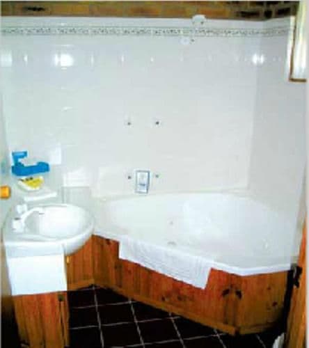 Queen Room with Spa Bath