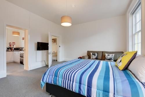 Portsea Place4