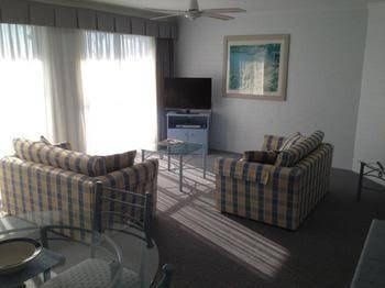 Breakers Apartments Mollymook4