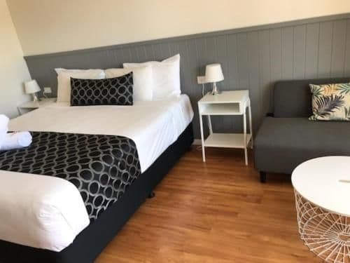 superior king with kitchenette
