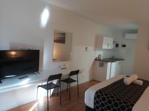superior king with kitchenette