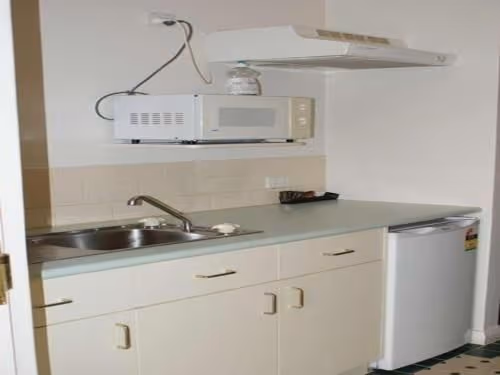 Deluxe Queen Room with Kitchenette