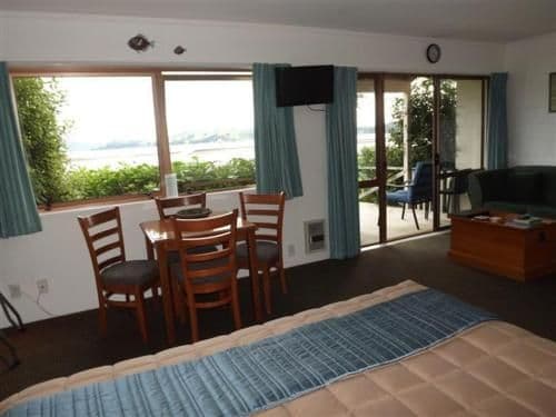 One-Bedroom Apartment with Harbour View