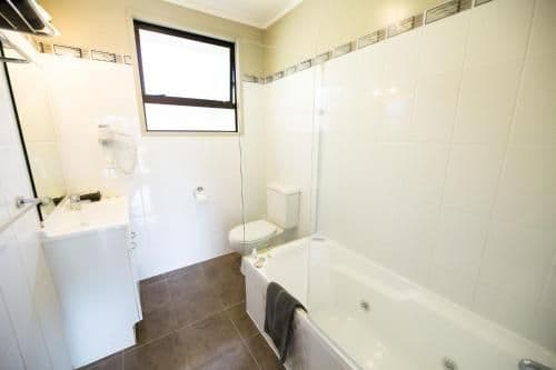 One-Bedroom Suite with Spa Bath