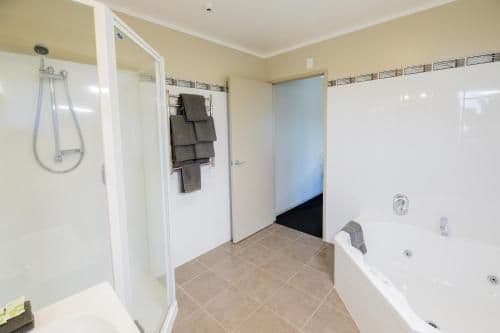 Premier One-Bedroom Suite with Spa Bath