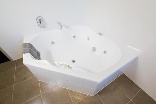Premier One-Bedroom Suite with Spa Bath