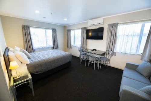 Premier One-Bedroom Suite with Spa Bath
