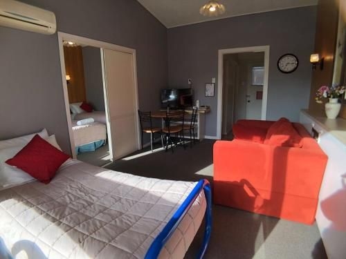 Tui Lodge Motel1