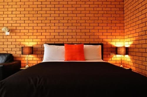 Deluxe Queen Suite