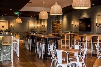 โรงแรมคราวน์ ซูร์รี ฮิลส์ (Crown Hotel Surry Hills)0