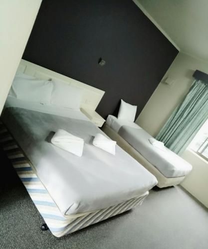 เอ็กเซลซิเออร์ มอเตอร์ อินน์ (Excelsior Motor Inn)1