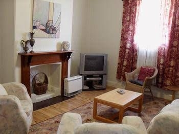Aaron Cottage2