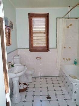 Aaron Cottage3