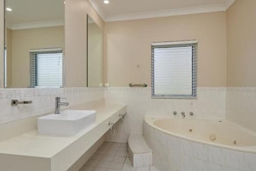 Deluxe Suite with Spa Bath