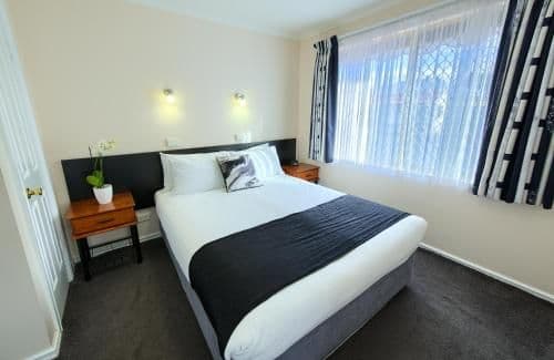 Deluxe Three-Bedroom Apartment