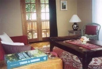 Arcadia Cottage2