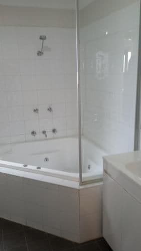 Two-Bedroom Cabin with Spa Bath - Harbour Lights