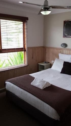 Two-Bedroom Cabin with Spa Bath - Harbour Lights