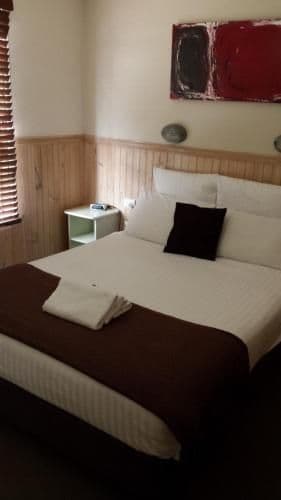 Two-Bedroom Cabin with Spa Bath - Harbour Lights