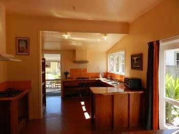 YHA Motueka Laughing Kiwi Backpackers & Self Contained Bach0