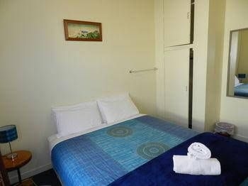 YHA Motueka Laughing Kiwi Backpackers & Self Contained Bach1