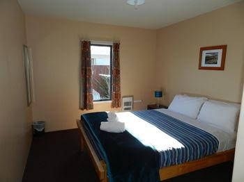 YHA Motueka Laughing Kiwi Backpackers & Self Contained Bach2