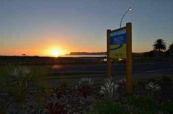 Bailey's At The Beach Motel