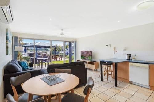 One-Bedroom Apartment with Lake View