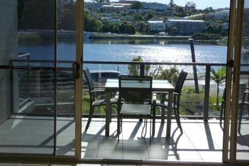 One-Bedroom Apartment with Lake View