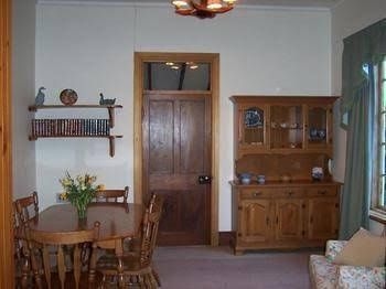 Cottage On Gunning2