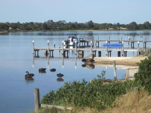 Lakes Waterfront Motel & Holiday Cottages Lakes Waterfront Motel & Holiday Cottages