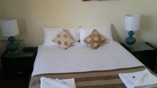 One-Bedroom Suite with Kitchenette