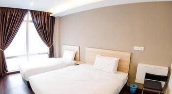 Orange Hotel0