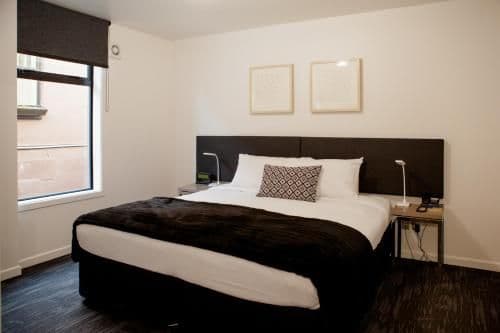 Deluxe One-Bedroom Apartment