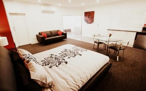 ซิลเวอร์ เฮฟเว่น มอเตอร์ อินน์ (Silver Haven Motor Inn)4