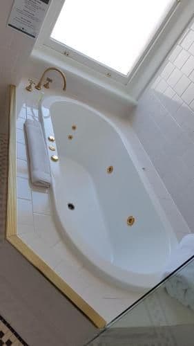 Deluxe Heritage Spa Room