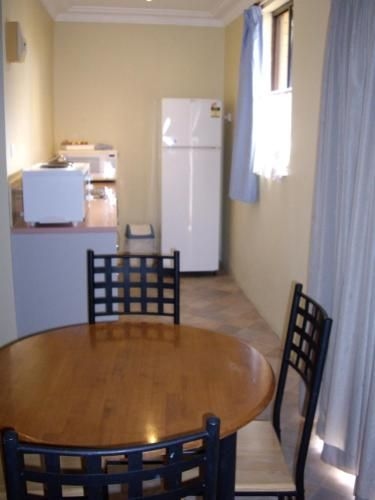 Estelle Kramer Motel4