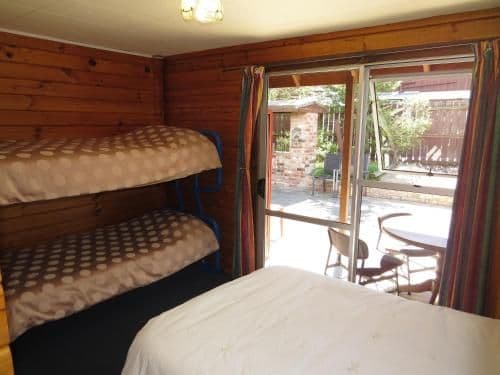 Compact twin/triple room with shared bathroom