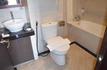 Tiatira Kencana Hotel4