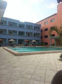 Le Monte Cristo Hotel & Suites1