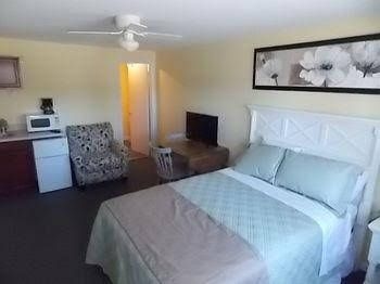 White Feather Motel4
