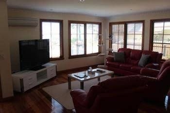 Anchlia Waterfront Cottage1