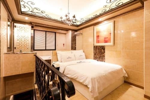 Large Double Room