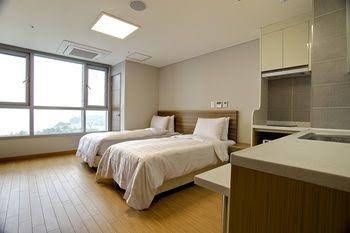 เดอะ คลาส 300 คอนโด (The Class 300 Condo)4