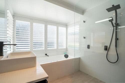 Two-Bedroom Bungalow with Spa Bath