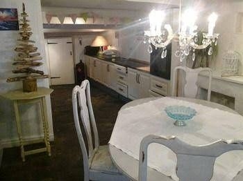 Holly Cottage Vintage B&B3